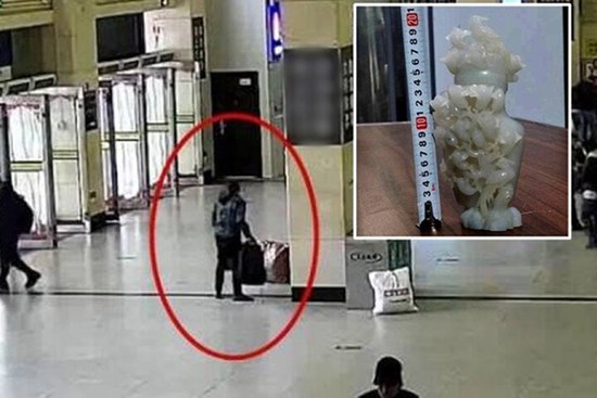 Tên trộm siêu ngớ ngẩn: Báo cảnh sát việc mất cái bình ngọc mà chính mình ăn cắp
