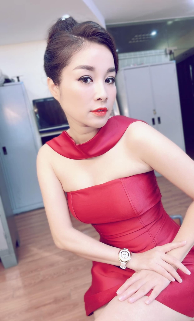 Nàng Vàng Anh đình đám giờ là Thượng uý Công an, tuổi U40 đẹp đằm thắm, ở nhà sang như khách sạn-9