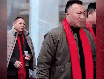 Công ty chi 27 tỷ mua 16 xe BMW thưởng Tết cho nhân viên, dân mạng xem màn trao quà chỉ biết trầm trồ: Chốn kỳ diệu nào đây!-2