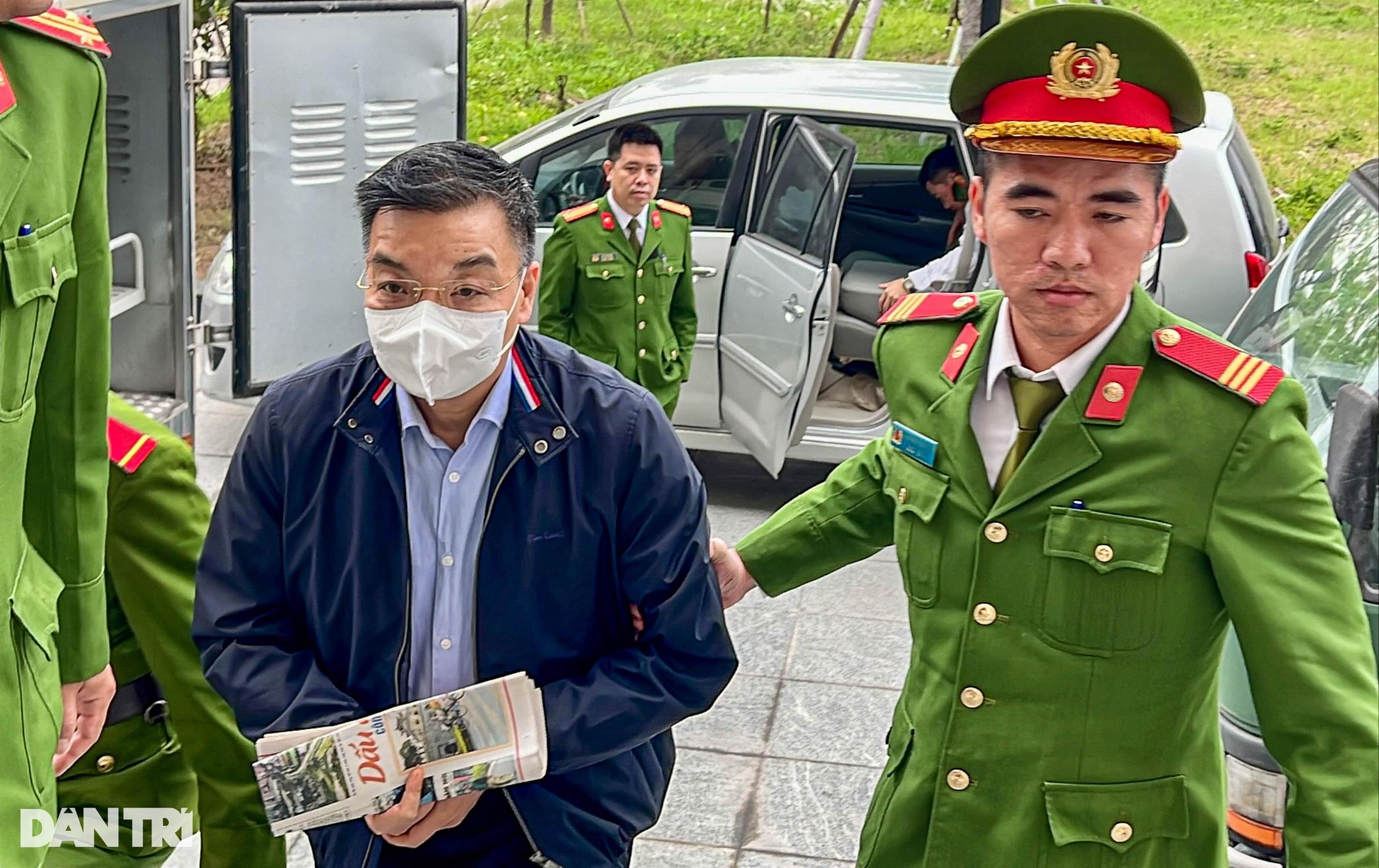 Công - tội phân minh và câu chuyện đếm tiền mòn vân tay trong đại án Việt Á-5