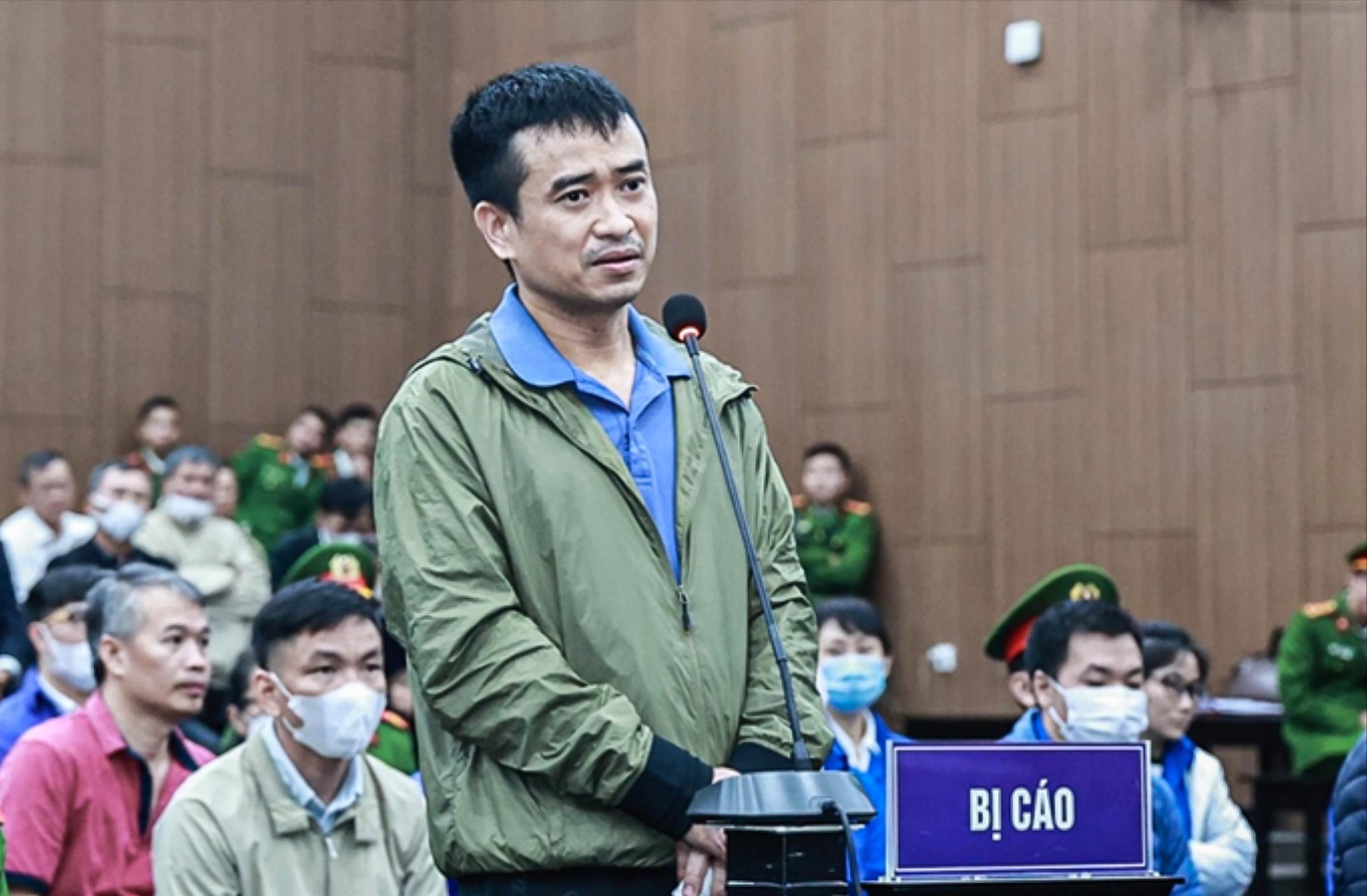 Công - tội phân minh và câu chuyện đếm tiền mòn vân tay trong đại án Việt Á-2