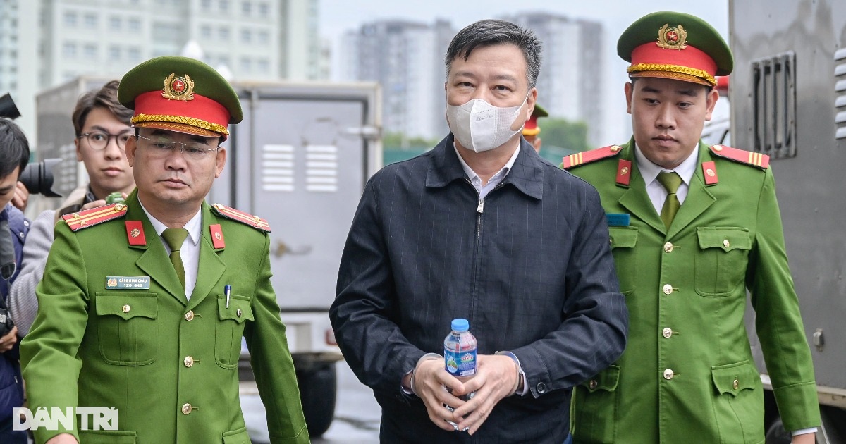 Công - tội phân minh và câu chuyện đếm tiền mòn vân tay trong đại án Việt Á-6