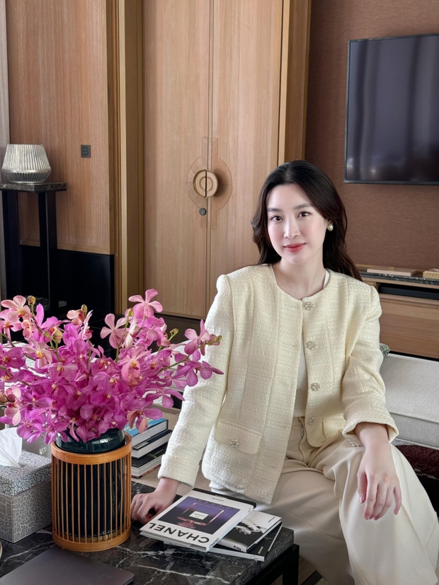 Đỗ Mỹ Linh làm dâu hào môn: Sống sang chảnh trong dinh thự khủng, mối quan hệ với nhà chồng thế nào?-16