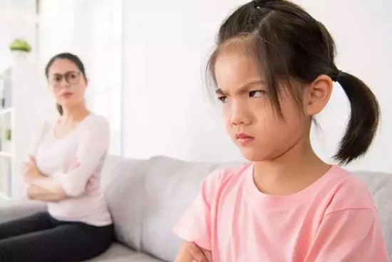 6 hành vi của trẻ từ thuở nhỏ gây tác hại cực lớn cho tương lai, cha mẹ cần uốn nắn ngay kẻo hối không kịp