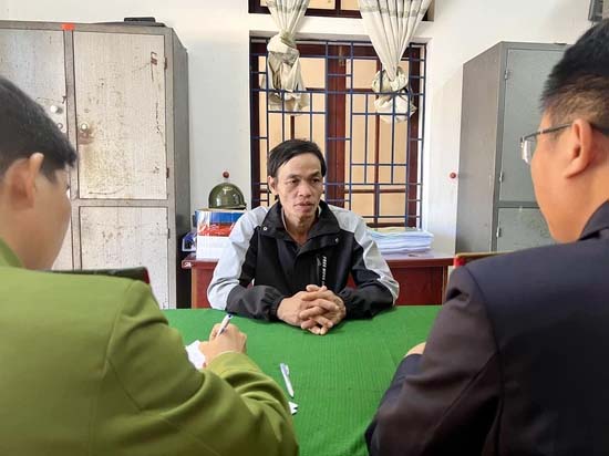 Nghịch tử dùng dao cứa cổ bố ruột khi vừa ra tù về tội giết người-1