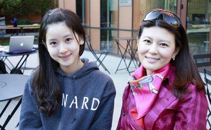 Hot girl trà sữa năm nào giờ đã là nữ tỷ phú trẻ nhất Trung Quốc: Cởi bỏ nét thuần khiết để khoác lên mình sự chín chắn thành đạt-2