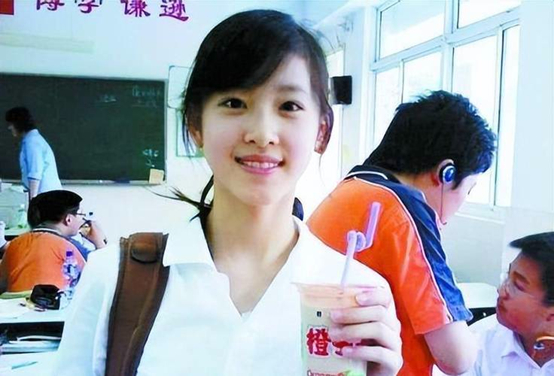 Hot girl trà sữa năm nào giờ đã là nữ tỷ phú trẻ nhất Trung Quốc: Cởi bỏ nét thuần khiết để khoác lên mình sự chín chắn thành đạt-6