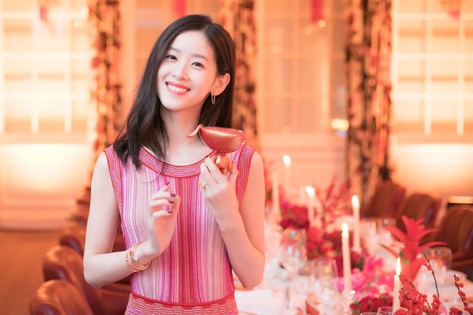 Hot girl trà sữa năm nào giờ đã là nữ tỷ phú trẻ nhất Trung Quốc: Cởi bỏ nét thuần khiết để khoác lên mình sự chín chắn thành đạt-9