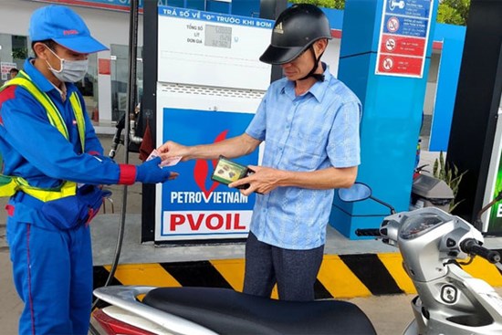 Giá xăng dầu đồng loạt tăng lên mức mới