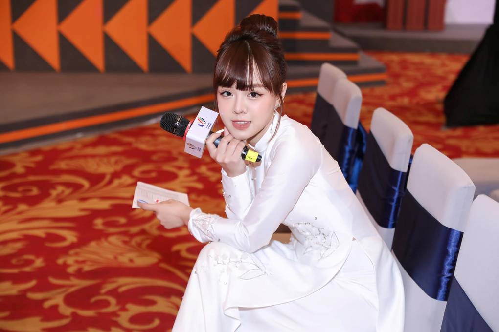 Làm dâu nhà hào môn, nữ MC eSports xinh đẹp giờ ra sao?-2