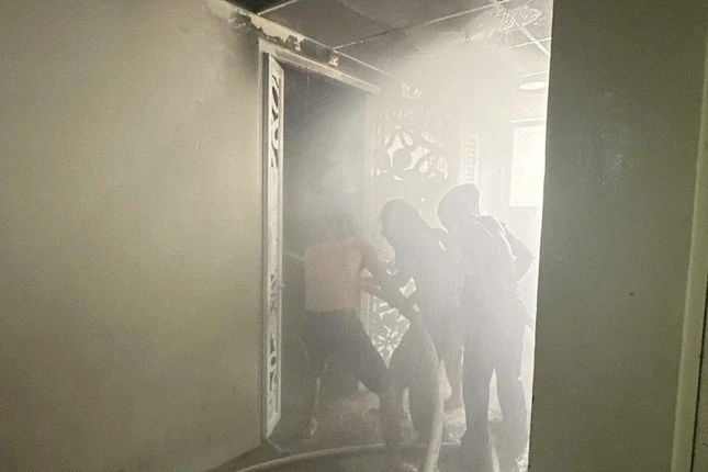 Cháy căn hộ tầng 18 chung cư ở TPHCM, người dân hốt hoảng tháo chạy-2