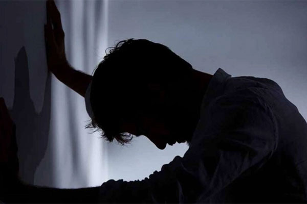 Vô tình đọc tin nhắn của vợ, tôi phát hiện bí mật động trời-2