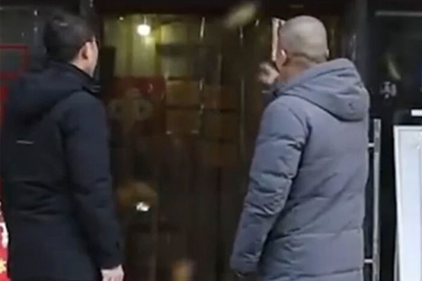 Trúng số độc đắc hơn 19 tỷ, người đàn ông hành động cực ngầu-1