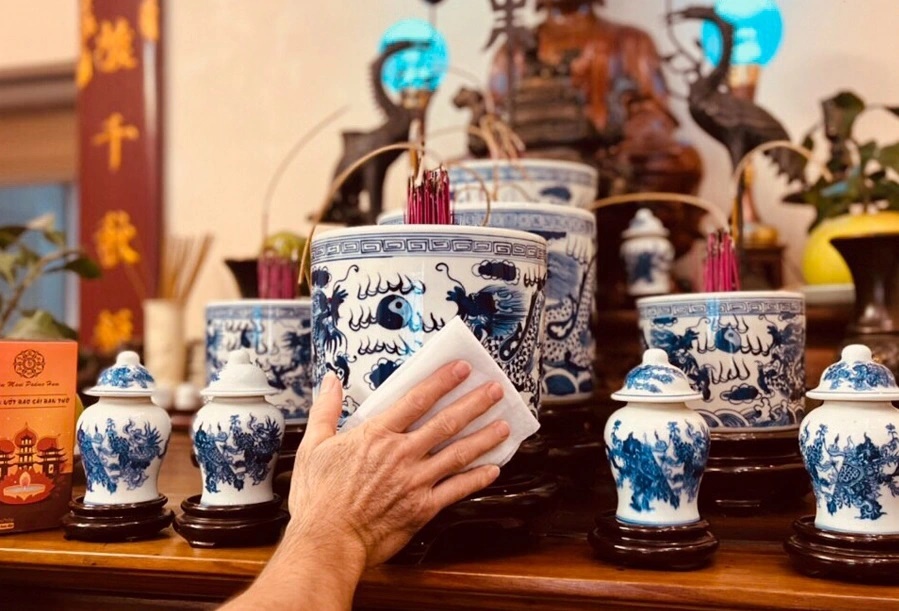 3 lưu ý bao sái bàn thờ đúng cách để cả năm may mắn, bốn mùa bình an-1