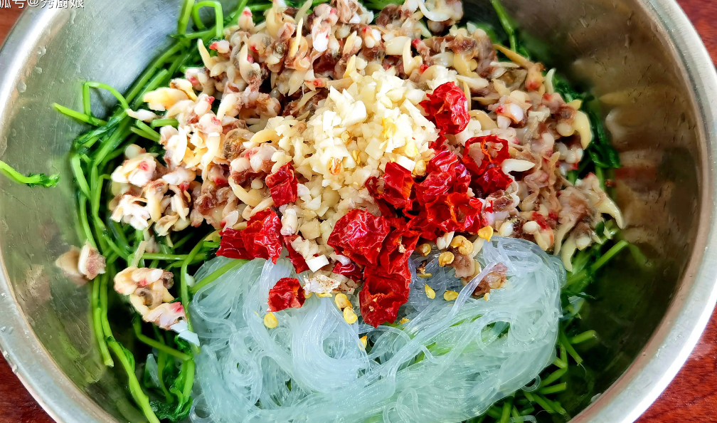 Kết hợp 2 loại nguyên liệu này với nhau bạn sẽ được món ăn giúp cải thiện thị lực, giải độc và nuôi dưỡng gan lại bổ dưỡng-5