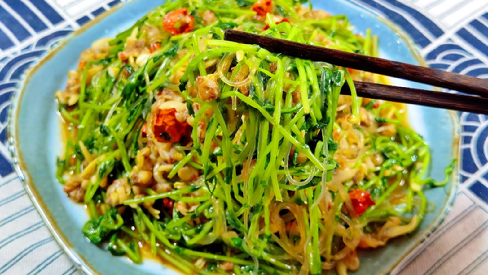 Kết hợp 2 loại nguyên liệu này với nhau bạn sẽ được món ăn giúp cải thiện thị lực, giải độc và nuôi dưỡng gan lại bổ dưỡng-7