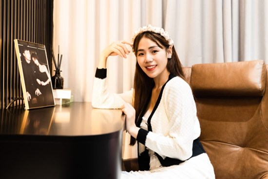 “Đột nhập” căn penthouse 450m2 của Hương Ly: Tông đen xám chủ đạo như nhà tài phiệt phim Hàn Quốc, không ngại đầu tư nội thất đắt tiền