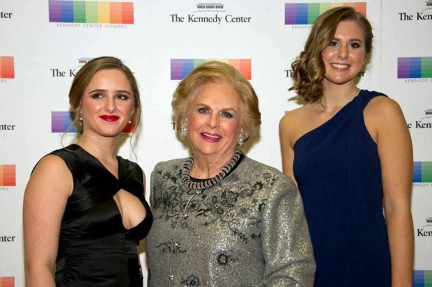 7 tỷ phú giàu hàng đầu thế giới nhưng sống ẩn dật: Đều là những tai to mặt lớn đứng sau các thương hiệu nổi tiếng thế giới-4