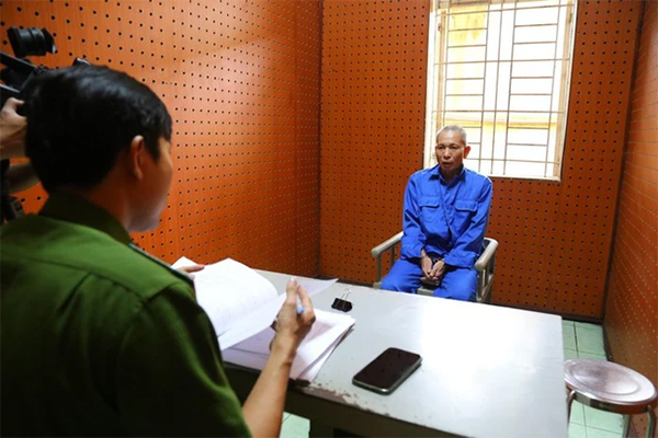 Mua các cô gái vào làm tiếp viên, quản lý quán karaoke bị bắt-1