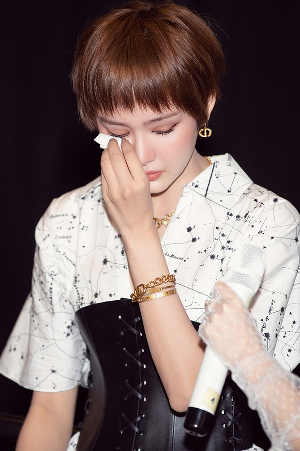 Hiền Hồ lần đầu nói về loạt ảnh từng gây chấn động, đáp trả căng: Chuyện tình cảm một mình em quyết định được hết sao?-2