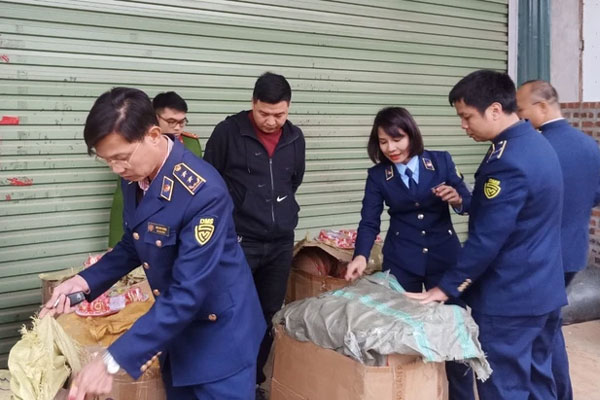 Vĩnh Phúc: Phát hiện cơ sở sản xuất số lượng lớn Mứt Tết giả chuẩn bị được đưa ra thị trường-2