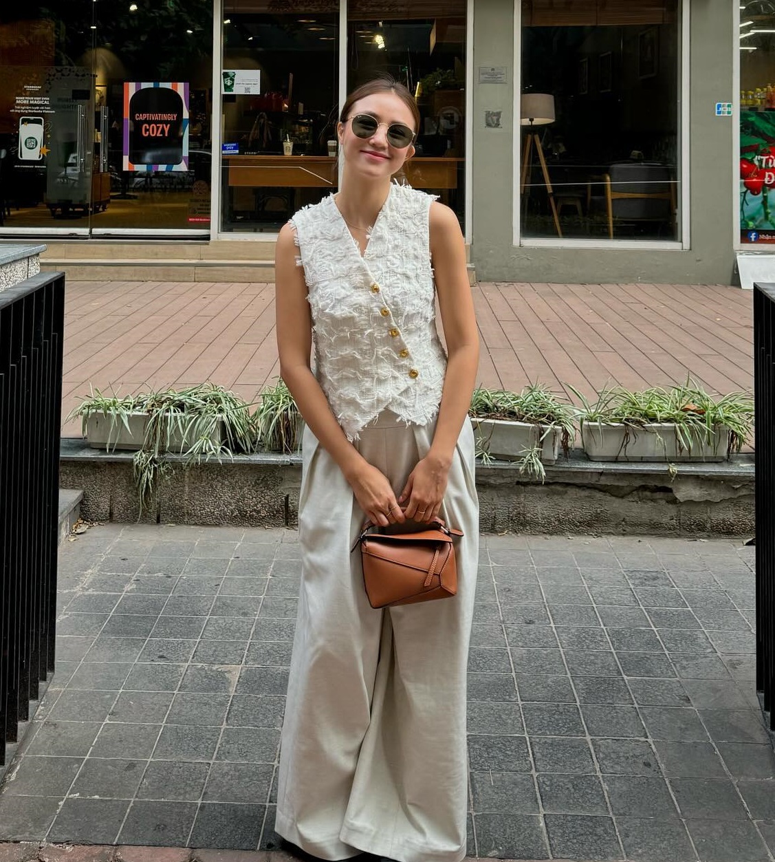 Hot mom Salim chuyên diện quần ống rộng nhưng không gây nhàm chán nhờ loạt cách phối đồ sành điệu-1