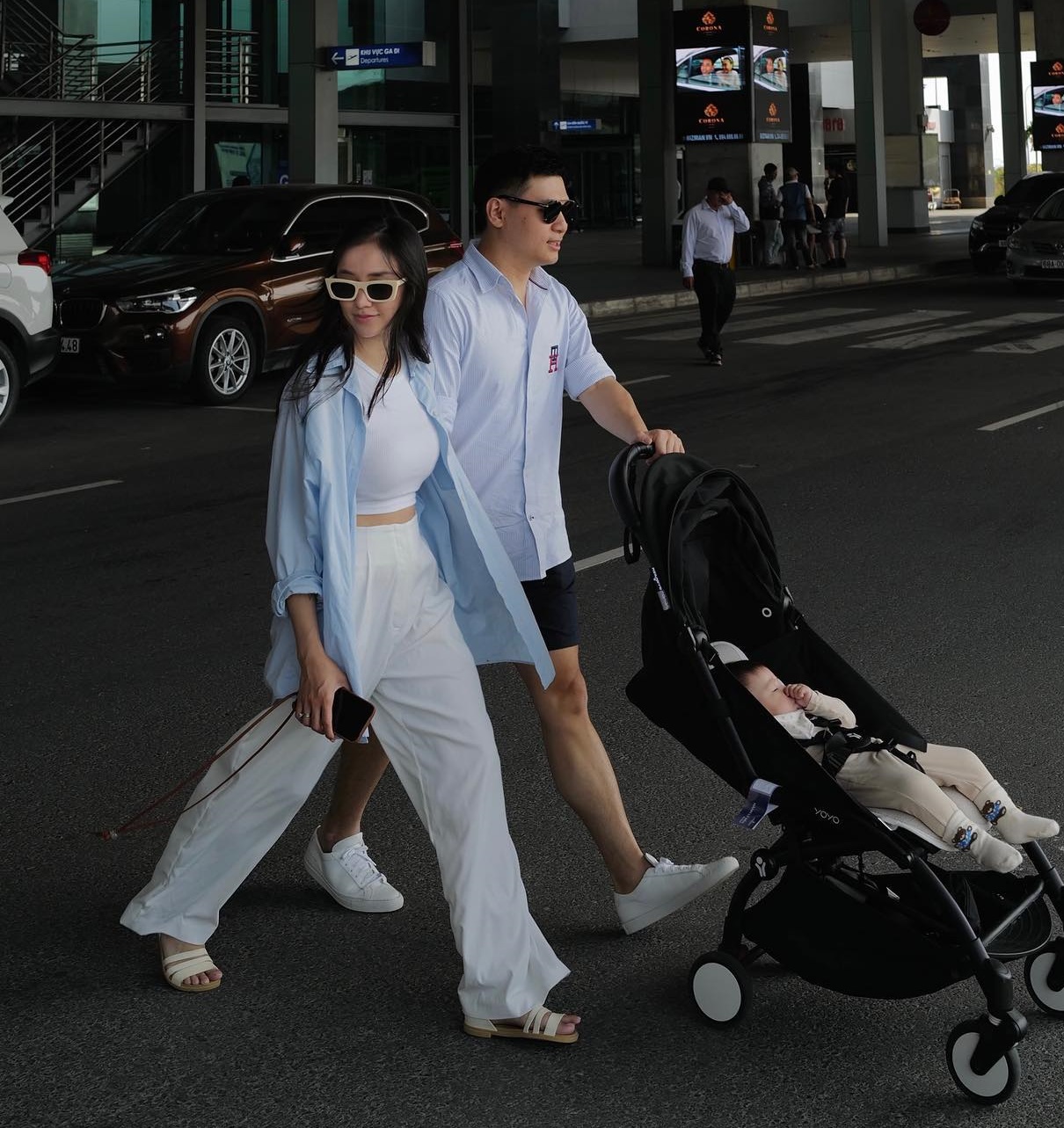 Hot mom Salim chuyên diện quần ống rộng nhưng không gây nhàm chán nhờ loạt cách phối đồ sành điệu-4