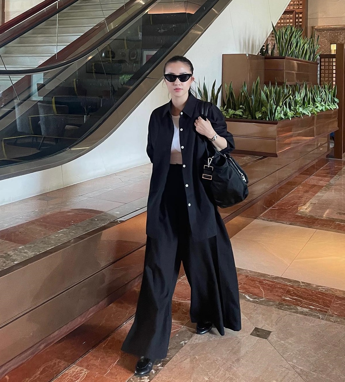 Hot mom Salim chuyên diện quần ống rộng nhưng không gây nhàm chán nhờ loạt cách phối đồ sành điệu-6