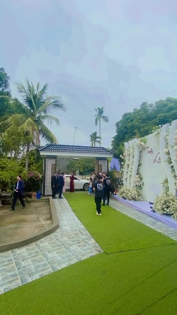 Đám cưới Nhật Lê ở Thanh Hoá: Cô dâu treo vàng trĩu cổ, khoảnh khắc mẹ chồng rước dâu vào nhà hé lộ cơ ngơi đàng trai-2