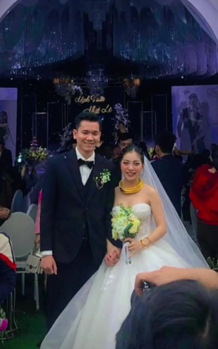 Đám cưới Nhật Lê ở Thanh Hoá: Cô dâu treo vàng trĩu cổ, khoảnh khắc mẹ chồng rước dâu vào nhà hé lộ cơ ngơi đàng trai-4