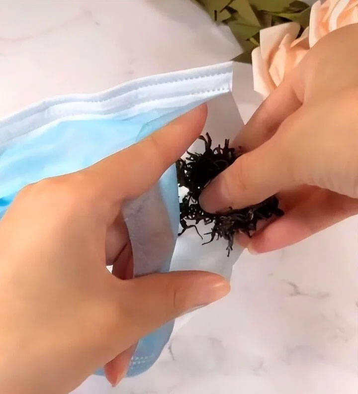 Tác dụng của việc đặt khẩu trang vào tủ lạnh-1