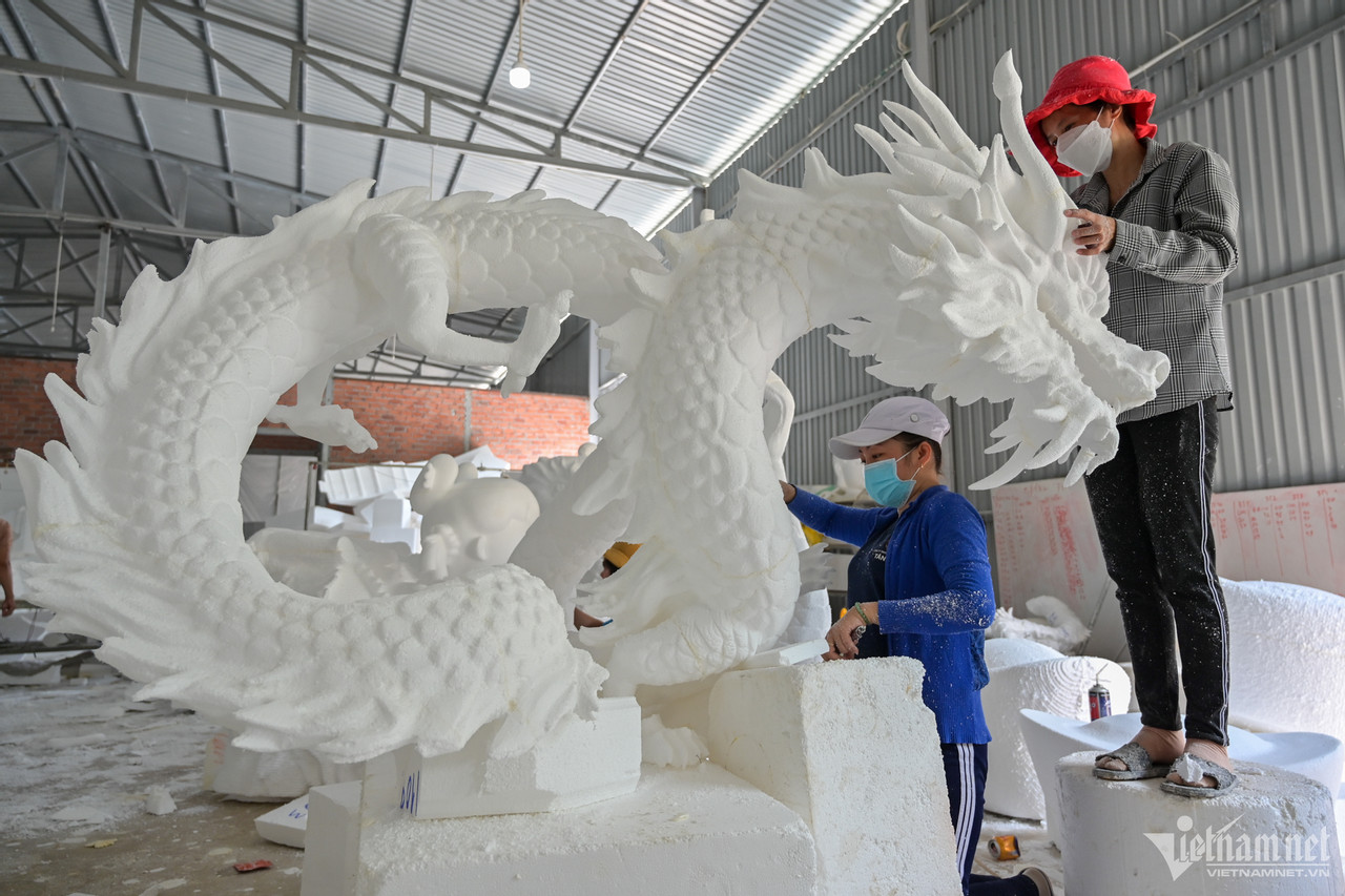 Linh vật rồng dài 40m, giá hơn 100 triệu đồng trưng Tết-2