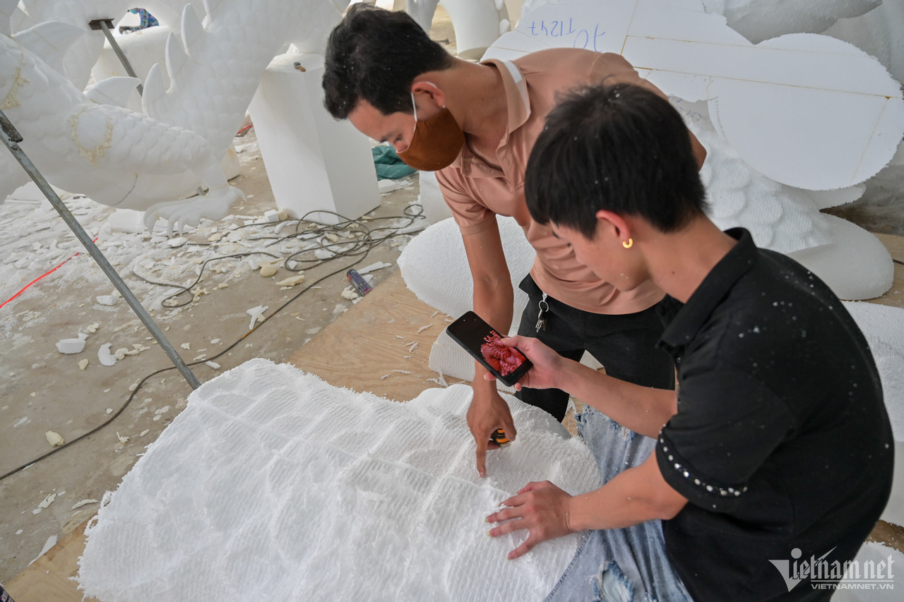 Linh vật rồng dài 40m, giá hơn 100 triệu đồng trưng Tết-4