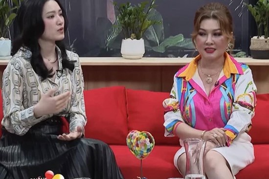 Quá ưng nữ tiếp viên hàng không xinh đẹp, mẹ chồng đại gia mách con dâu độc chiêu giữ chặt trái tim chồng