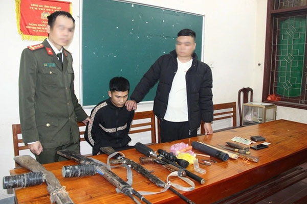 Khám xét nhà trùm ma túy trẻ tuổi, thu giữ cả kho vũ khí-1