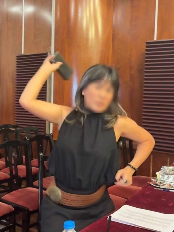 Nhạc viện TP.HCM lên tiếng chuyện Lưu Thiên Hương xin nghỉ việc vì Minh Huyền-1