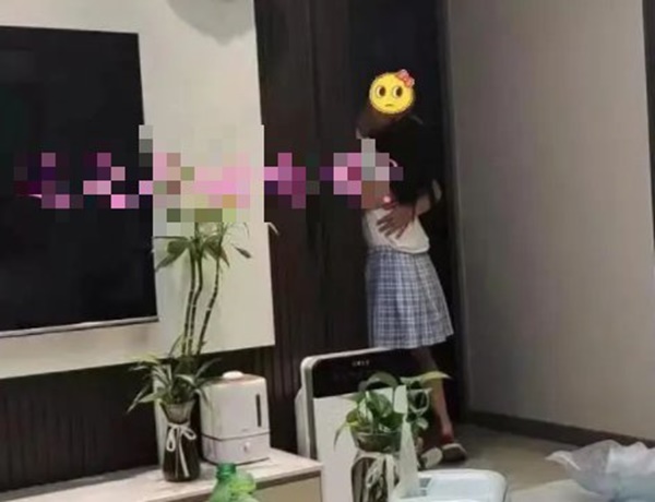 Đoạn video thân mật của cha và con gái lan truyền chóng mặt: Cha con thân thiết đến mấy mà không có ranh giới thì hậu quả khó lường-3