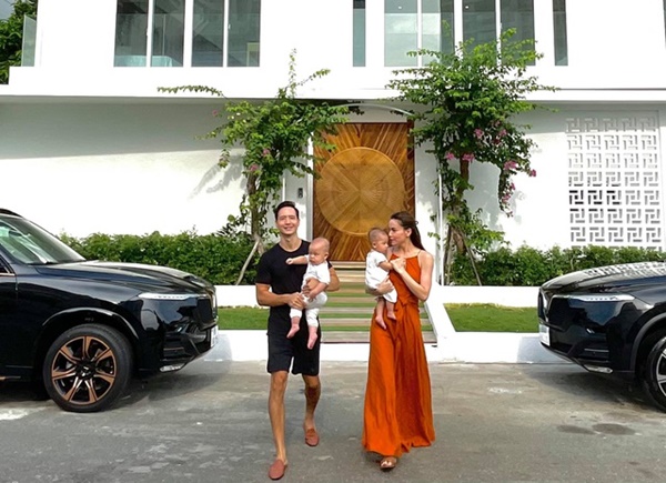 Chồng Hồ Ngọc Hà khoe ảnh tình cảm bên công chúa Lisa, lộ không gian sang xịn trong cơ ngơi 30 tỷ-5