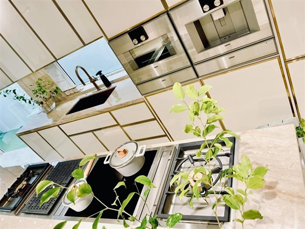 Chồng Hồ Ngọc Hà khoe ảnh tình cảm bên công chúa Lisa, lộ không gian sang xịn trong cơ ngơi 30 tỷ-12