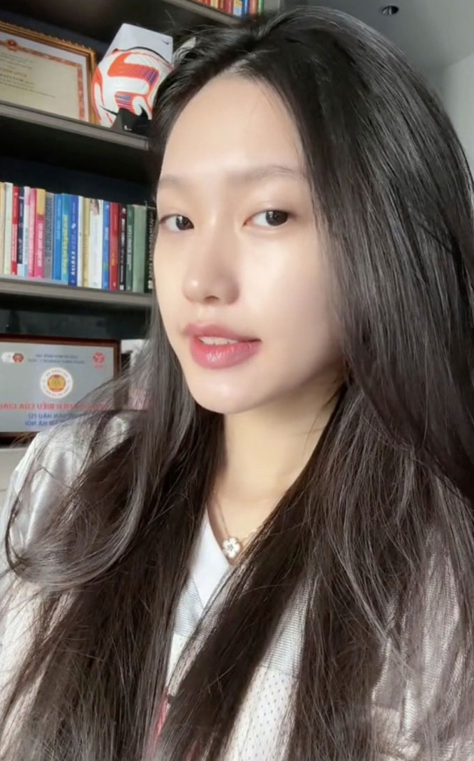 Doãn Hải My lộ mặt mộc mà vẫn xinh đẹp, phản ứng ra sao trước thông tin bịt kín mít đi khám thai cùng Văn Hậu?-1