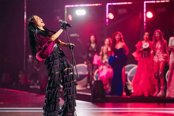 Thể hiện sự tôn trọng với Mỹ Tâm, diva Hồng Nhung được khen hết lời-2
