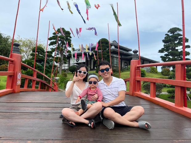 Clip bố đọc văn cho con trai hút 3 triệu view, nể nhất là màn bắn 3 ngôn ngữ cùng lúc của cậu bé hơn 2 tuổi-4