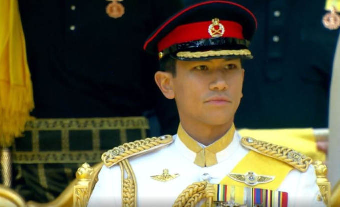 Cô dâu của hoàng tử hot nhất châu Á lại gây sốt trong dáng vẻ yêu kiều, hôn lễ xa hoa tổ chức trong cung điện dát vàng 1.800 phòng-5