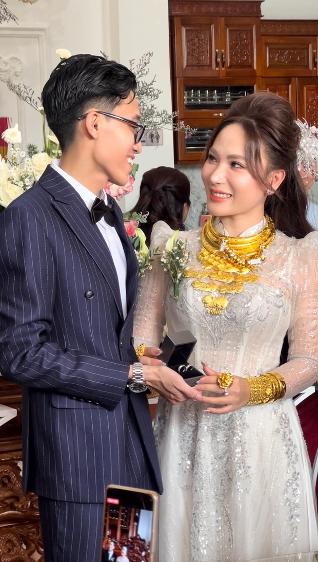 Đám cưới chấn động miền Tây: Vàng không đếm xuể, nhà, xe tiền mặt kim cương vẫn không bằng thân thế của cô dâu chú rể-1