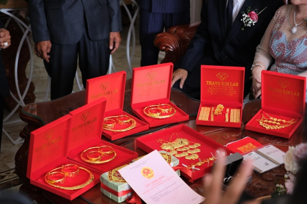 Đám cưới chấn động miền Tây: Vàng không đếm xuể, nhà, xe tiền mặt kim cương vẫn không bằng thân thế của cô dâu chú rể-2