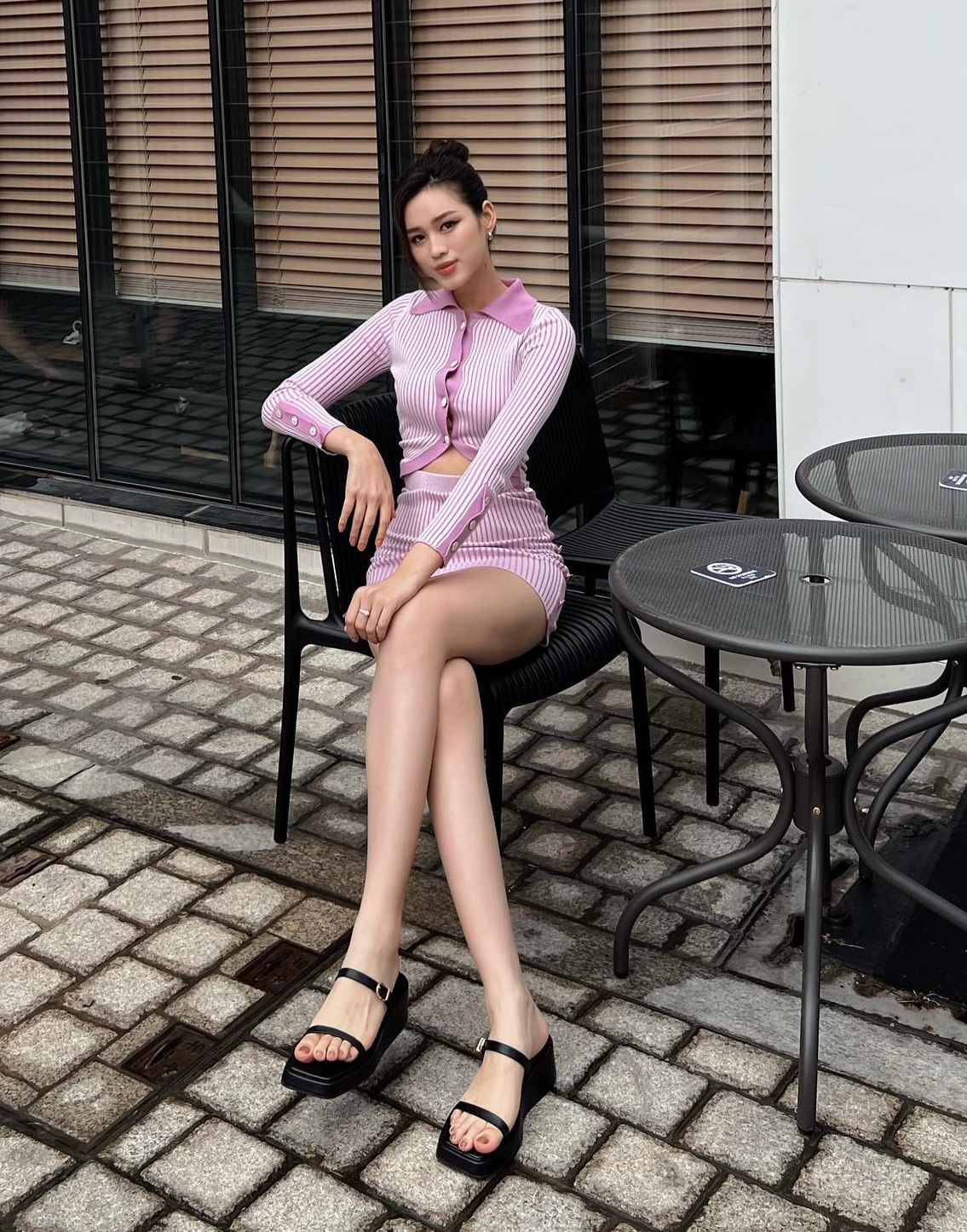 Tham khảo 10 cách mặc chân váy ngắn sang xịn mịn của mỹ nhân Việt-5