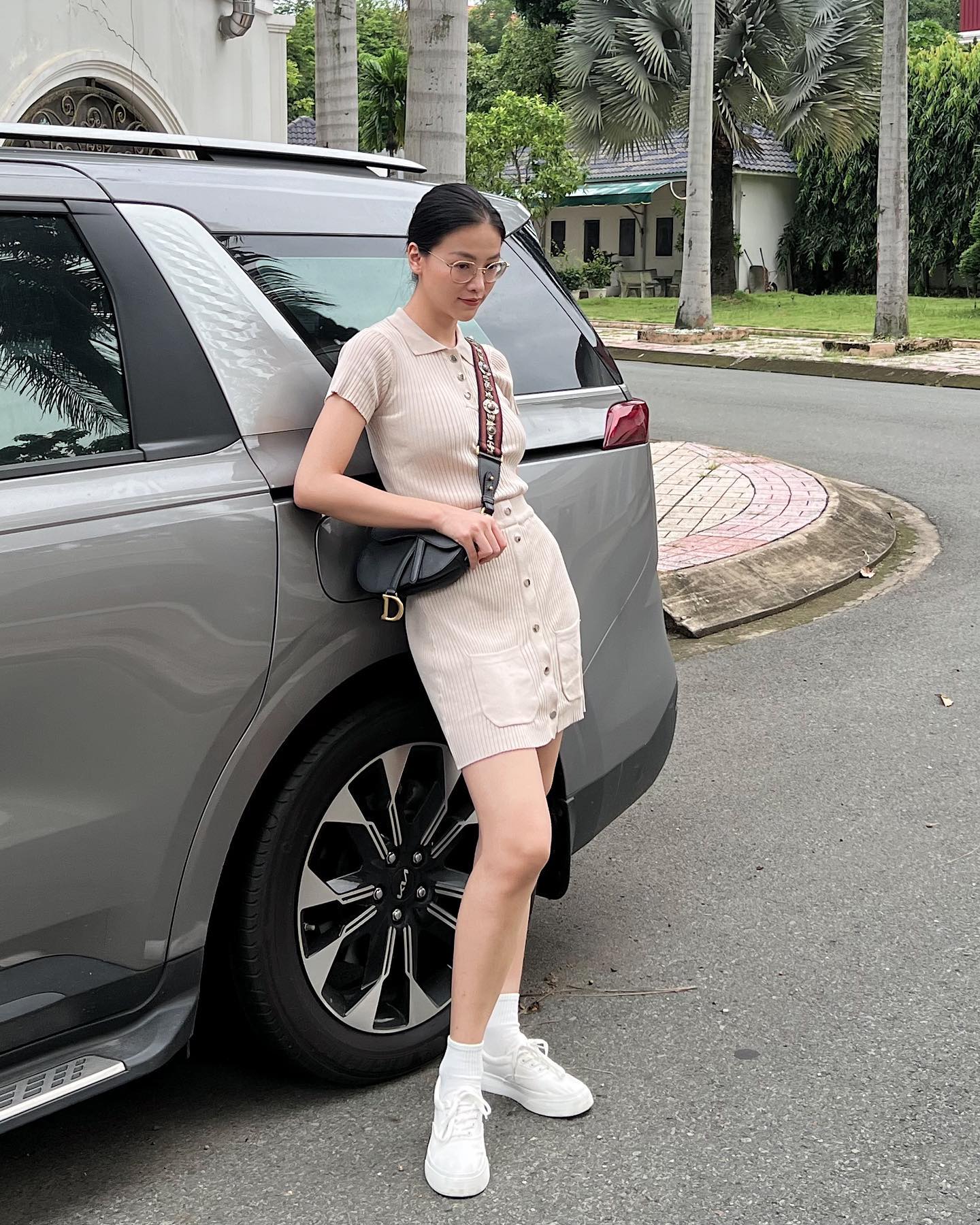 Tham khảo 10 cách mặc chân váy ngắn sang xịn mịn của mỹ nhân Việt-6