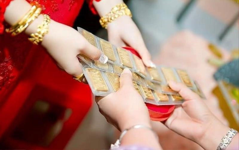 Ngay sau ngày cưới, tôi muốn đem 1 lượng vàng đến trả cho vợ chồng anh trai-1
