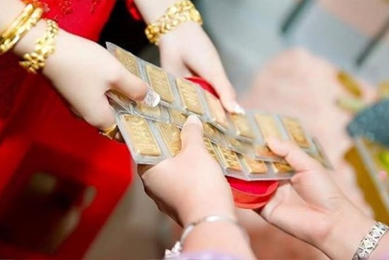 Ngay sau ngày cưới, tôi muốn đem 1 lượng vàng đến trả cho vợ chồng anh trai
