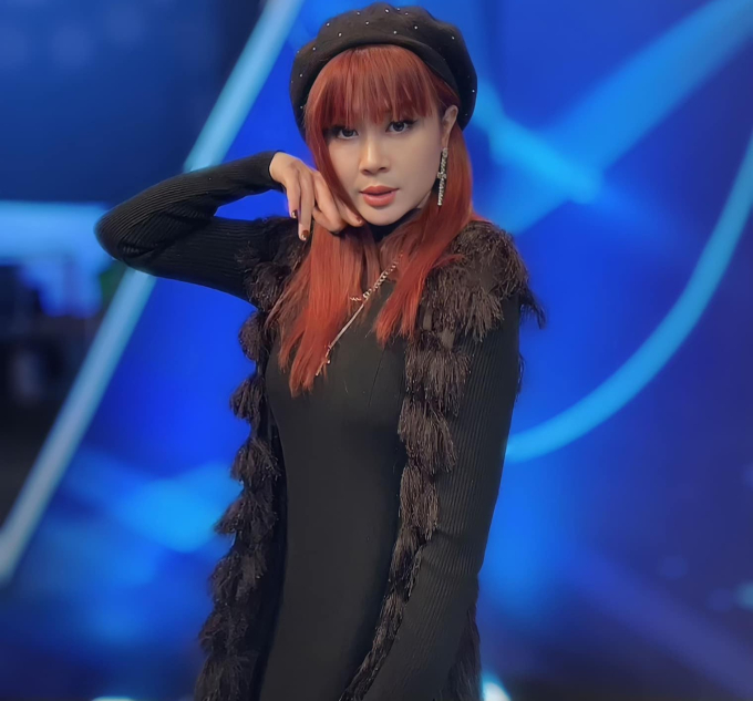 Nữ nghệ sĩ Việt bị đồng nghiệp ném điện thoại vào người, quyết định nghỉ việc là ai?-2